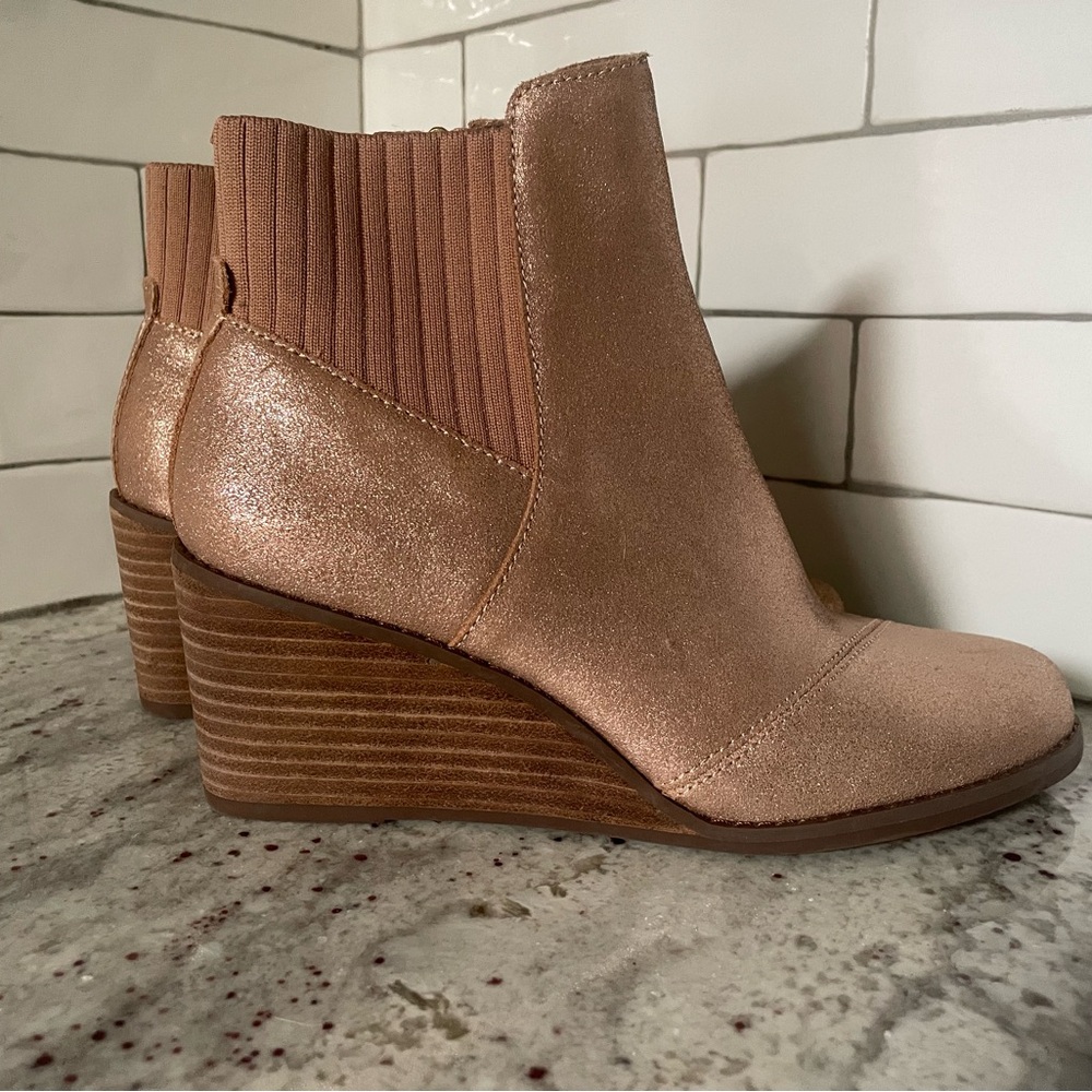 Tom’s metallic Rose Gold ankle boots!! ~ NEVER WORN ~